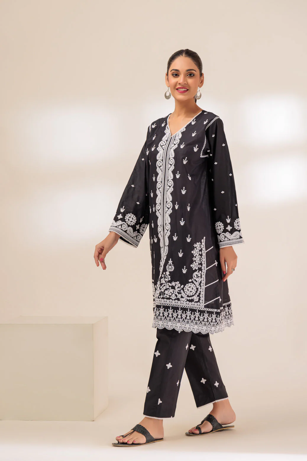 BLACK-CAMBRIC-2 PIECE (SHS232P08) - Image 4