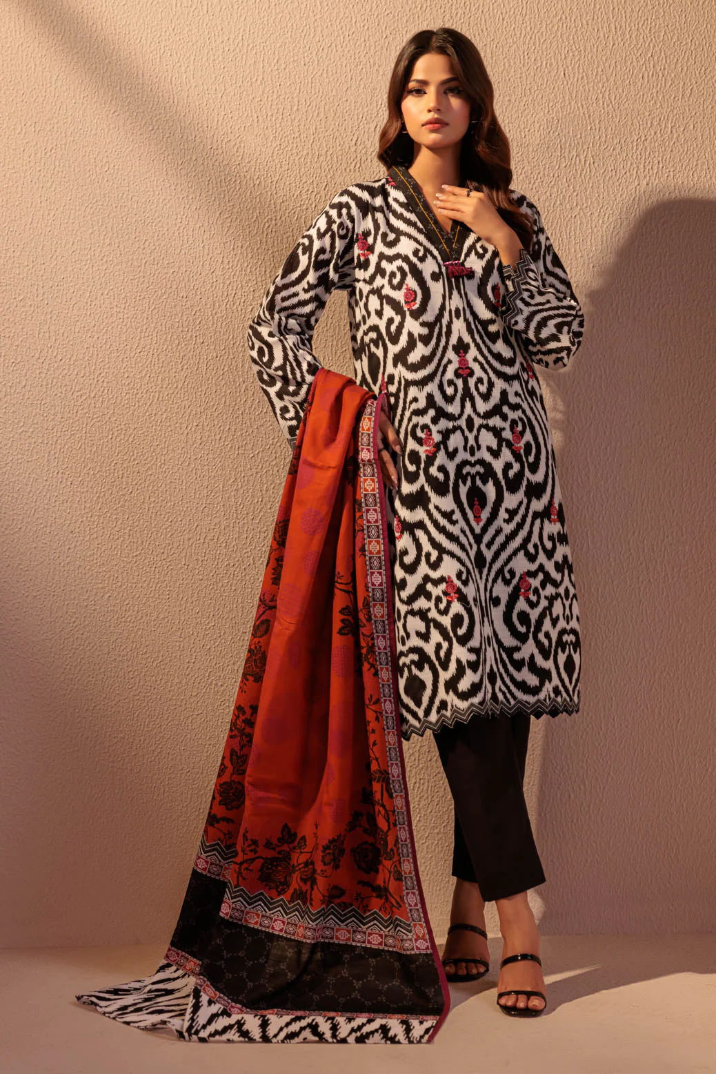 BLACK-KHADDAR-3 PIECE (WS6243P03) - Image 3