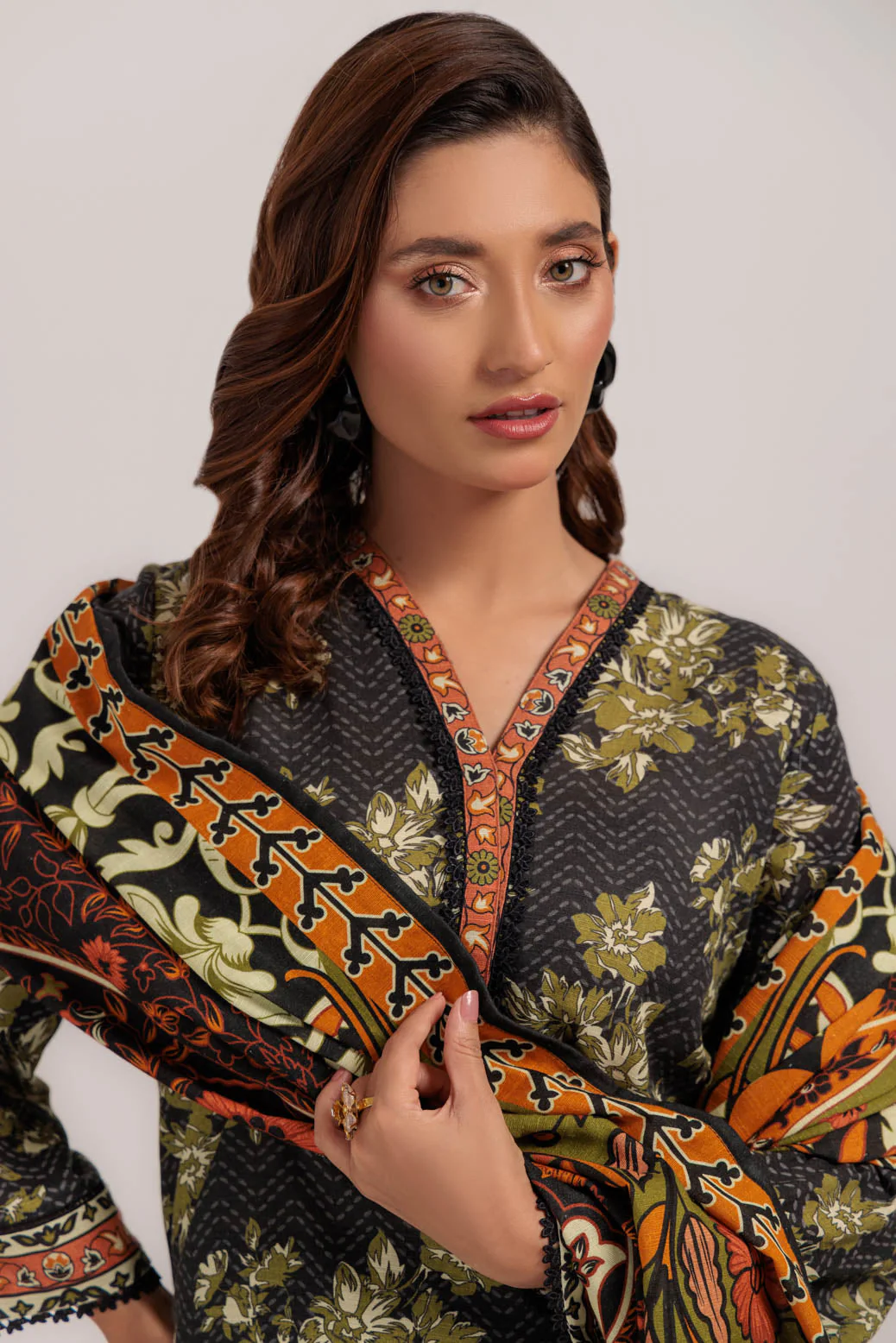 BLACK-KHADDAR-3 PIECE (WS7243P28) - Image 4