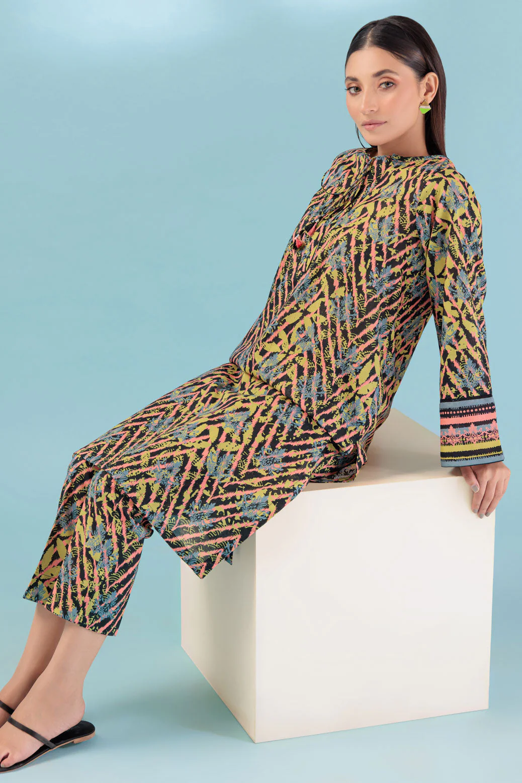 BLACK-LAWN-2 PIECE (PWS3232P05) - Image 4