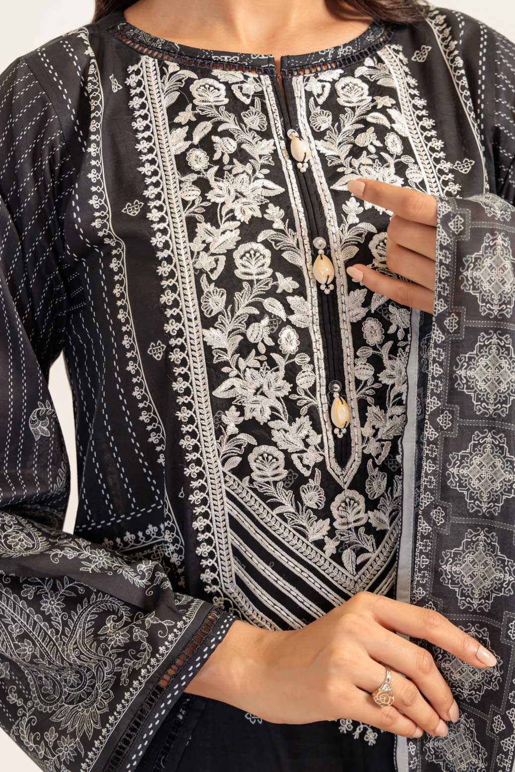 BLACK-LAWN-3 PIECE (BS2243P28) - Image 2