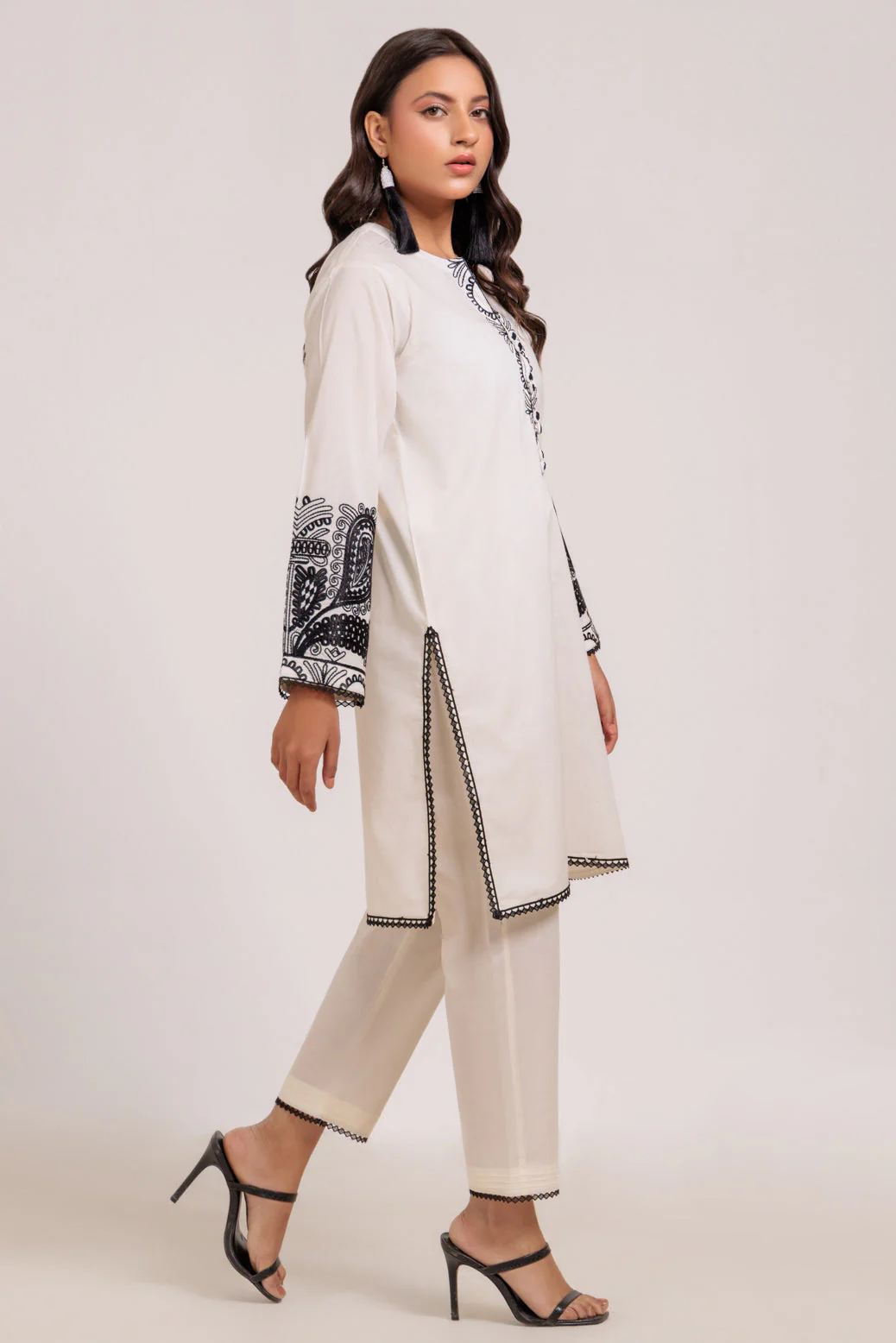 WHITE-CAMBRIC-2 PIECE (BS7242P20) - Image 3