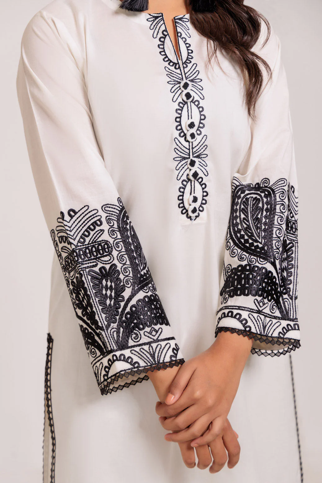 WHITE-CAMBRIC-2 PIECE (BS7242P20) - Image 4