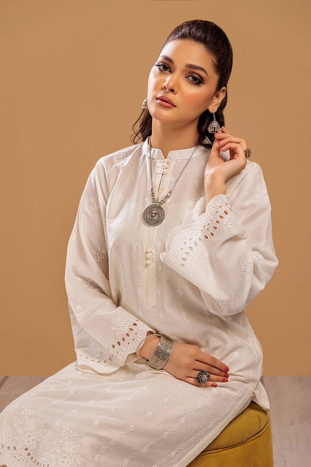 WHITE-CHIKANKARI-1 PIECE (SRS231P01) - Image 2